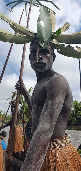 Файл:Асмат и листья 2025.jpg